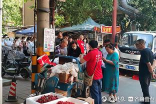 阿里纳斯：詹姆斯是湖人租来的伟大球员 他在湖人履历不值得雕像